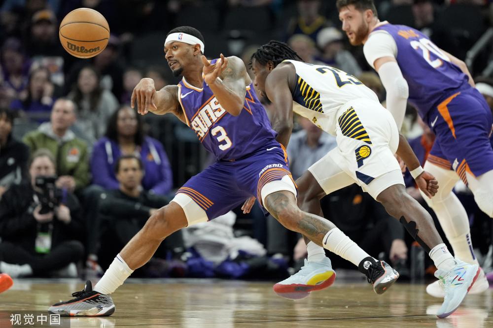 网球比赛中 网球比赛中